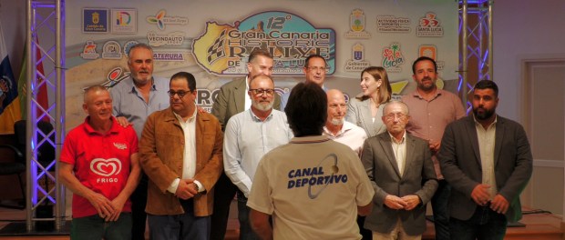 foto mia colocando el personal